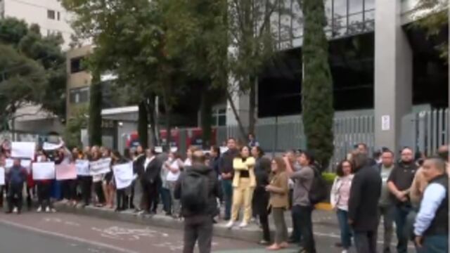 Trabajadores del Poder Judicial bloquean Insurgentes Sur en parque La Bombilla