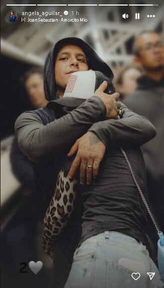 Ángela Aguilar comparte foto con Christian Nodal por dos meses de matrimonio.