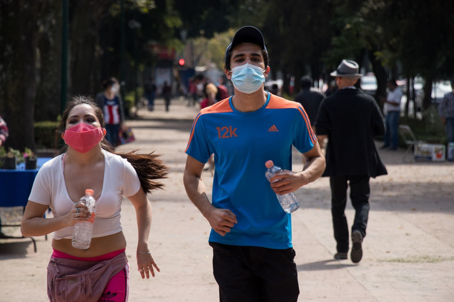 Personas con cubrebocas