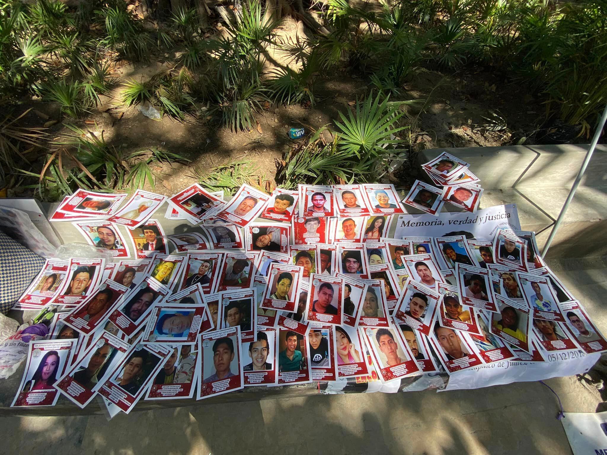 Madres de desaparecidos colocan "árbol de la memoria y esperanza" en Acapulco