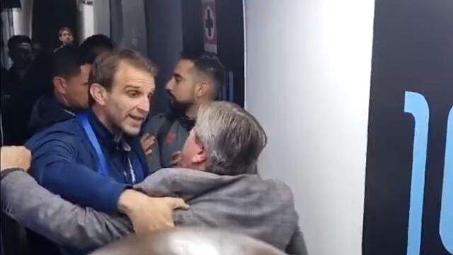 Iván Alonso y Miguel Herrera estuvieron a punto de irse a los golpes.