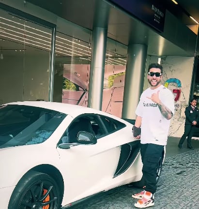 Nicola Porcella presumió su auto McLaren
