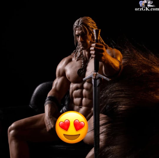 Esta es la figura desnuda de Henry Cavill como Geralt de Rivia en The Witcher