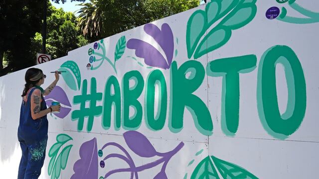 Mural con la palabra "aborto"