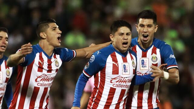 Chivas celebra gol de Eduardo López