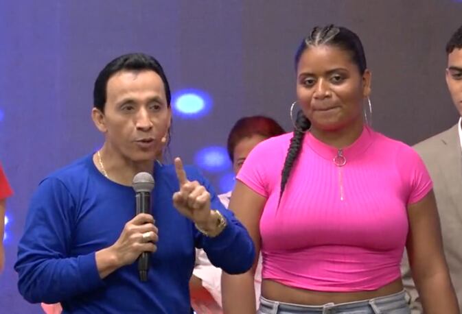 Pastor hace "adelgazar" a mujer