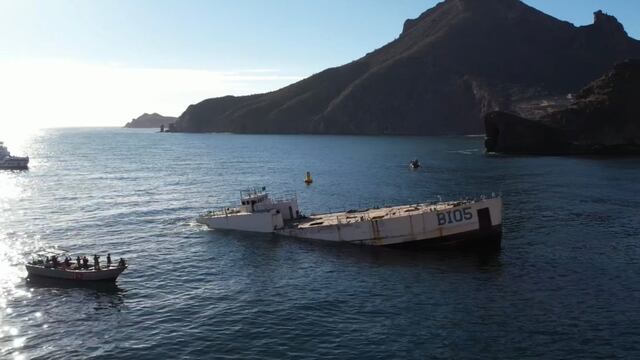 Realizan ceremonia de hundimiento del ex buque Suchiate BI-05