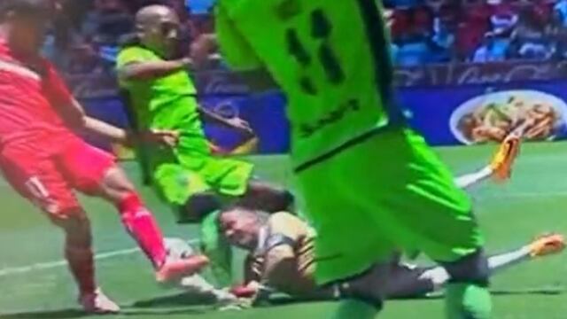 Luis Chaka Rodríguez golpea a Alfredo Talavera