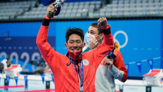 Tomoru Honda celebra medalla para Japón en Tokio 2021
