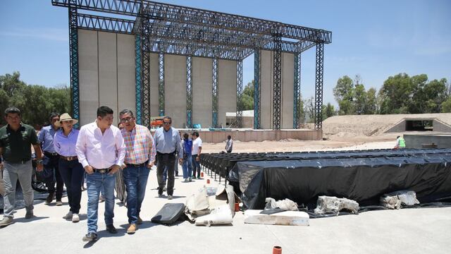 Ricardo Gallardo visitó la construcción del Teatro de la Ciudad en el parque Tangamanga II