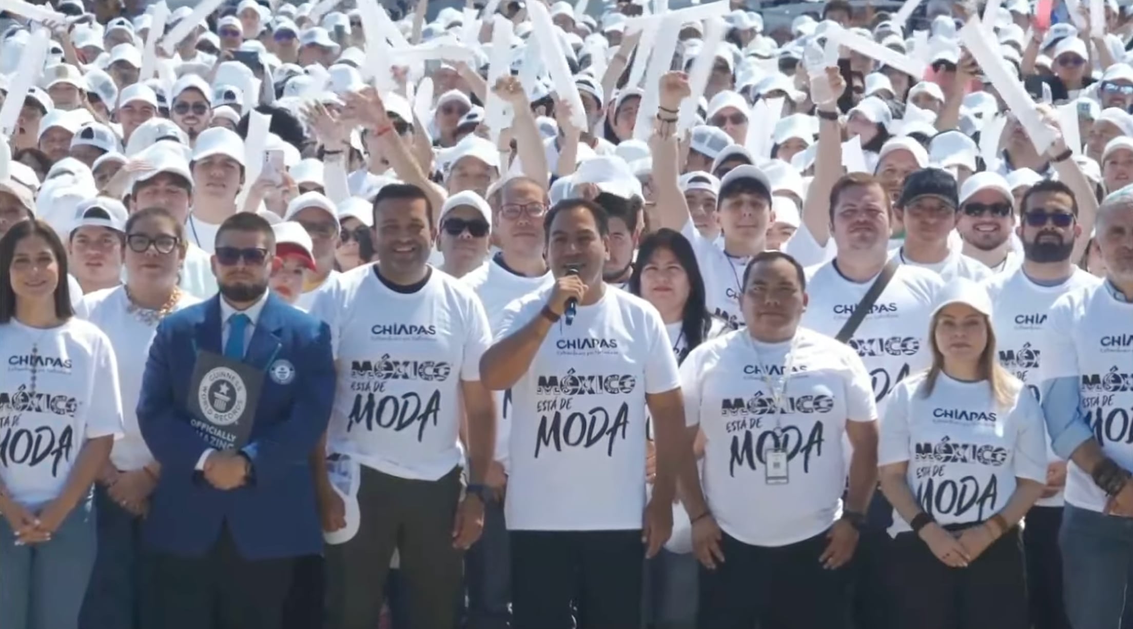 Récord Guinness: Chiapas exhibe playera gigante del Mundial 2026