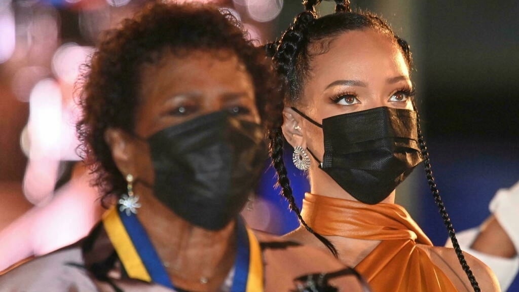 Rihanna es nombrada 'héroe nacional' en su natal Barbados