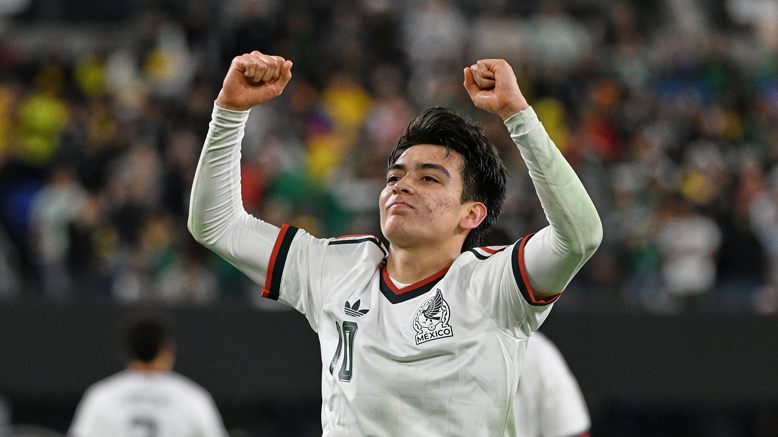 Gilberto Mora llega a los 18 años y su futuro en Europa genera expectativa