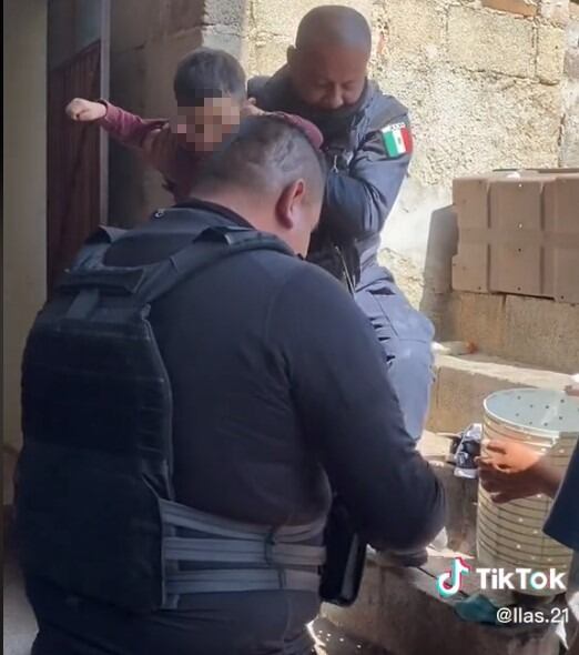 Niño atorado en la lavadora