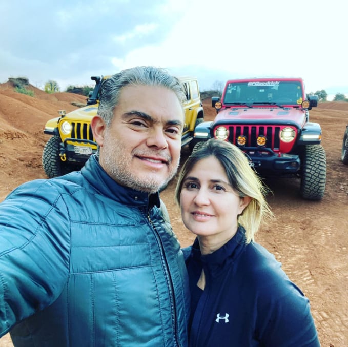 Reynaldo López, productor de Televisa, y su esposa