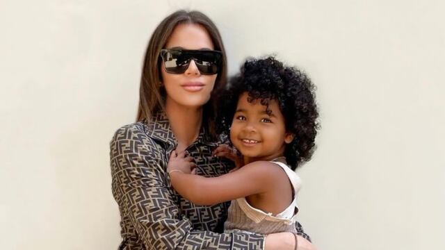 Khloe Kardashian da positivo a COVID