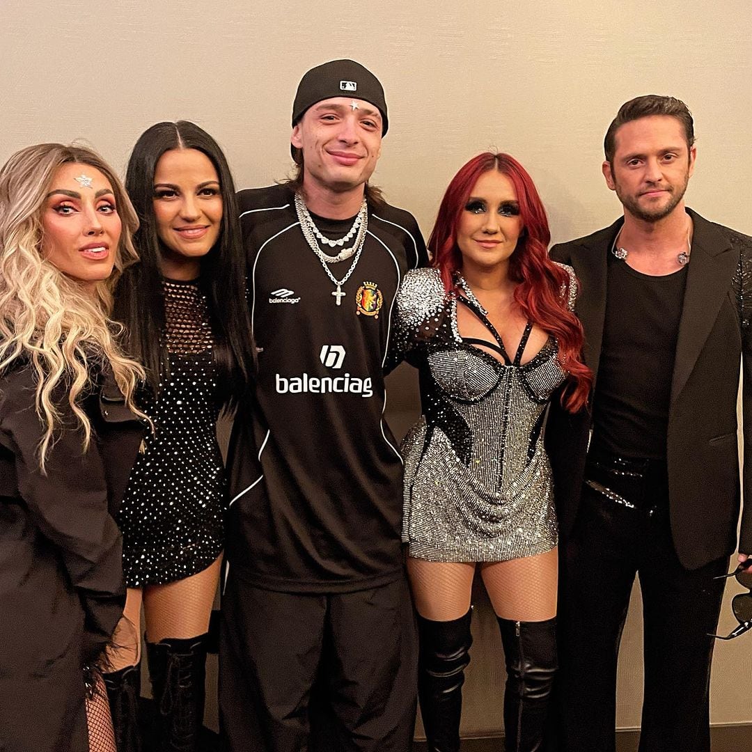 Peso Pluma junto a RBD