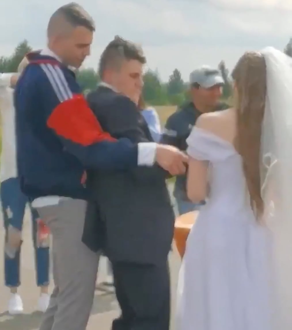 Novio llega borracho a su boda