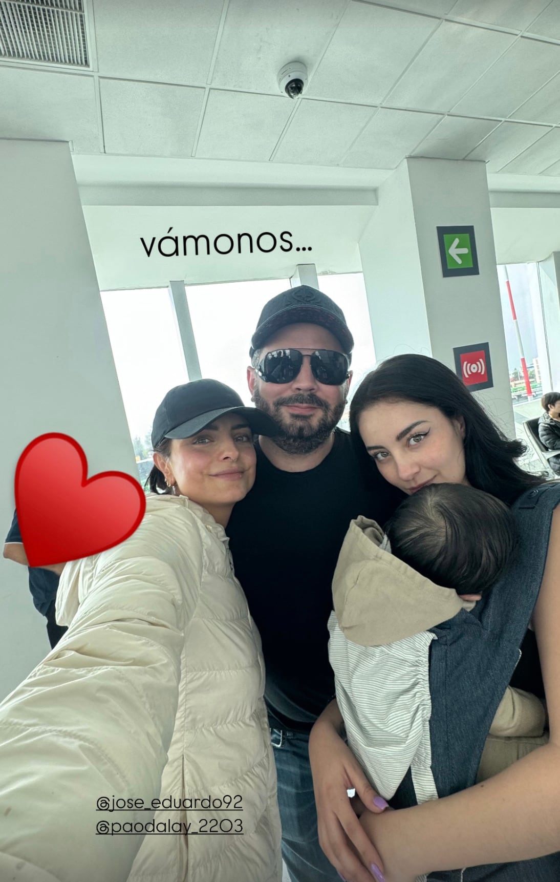 Aislinn Derbez, José Eduardo Derbez y Paola Dalay