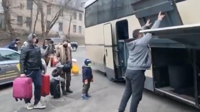 Embajada de México en Ucrania traslada a familias de Kiev al sur del país