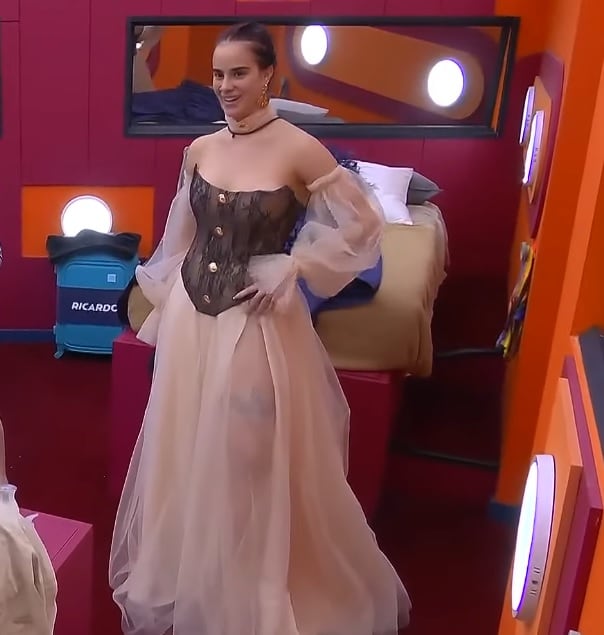 Gala Montes con su vestido de "princesa ruda" en La Casa de los Famosos 2024.