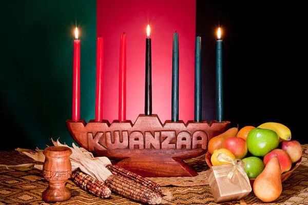 ¿Qué es el día de la Kwanzaa y por qué se celebra durante 7 días?