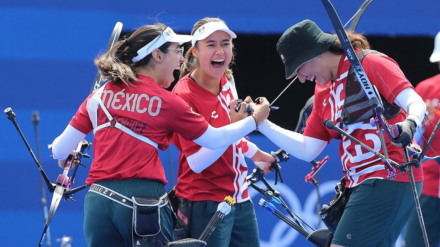 México obtiene medalla olímpica por equipos femeniles de tiro con arco con Alejandra Valencia, Ana Vázquez y Ángela Ruiz