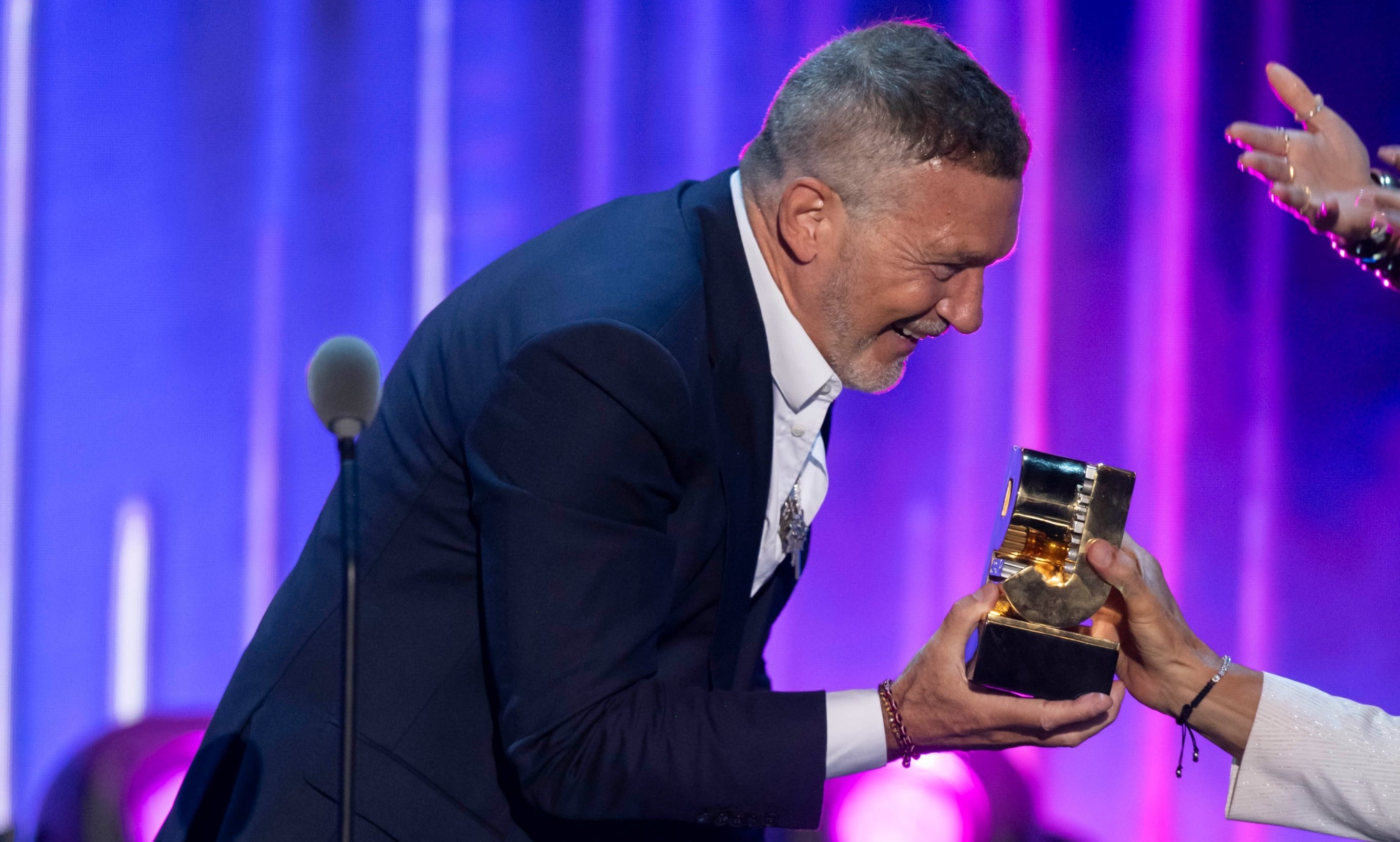 Antonio Banderas dedica mensaje a los migrantes de Ceuta en Premios Juventud 2026