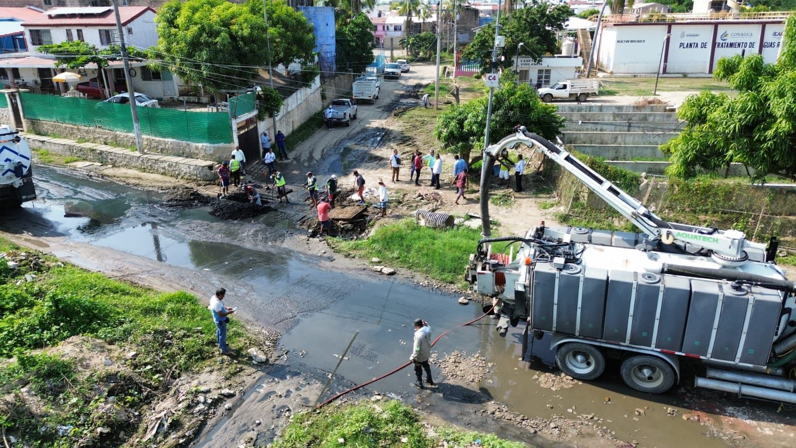 Gobierno de Acapulco intensifica desazolve en unidad habitacional