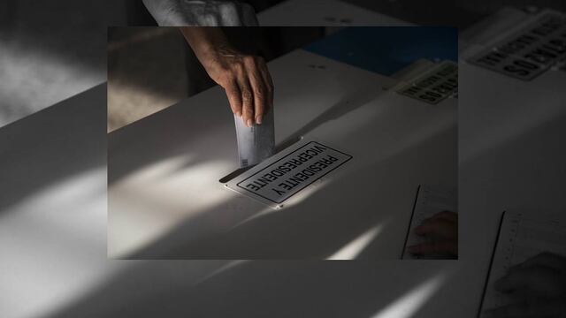 Los votantes fueron convocados para elegir entre el comediante y actor Jimmy Morales y la empresaria y ex primera dama Sandra Torres.
 