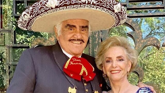 Vicente Fernández y doña Cuquita.