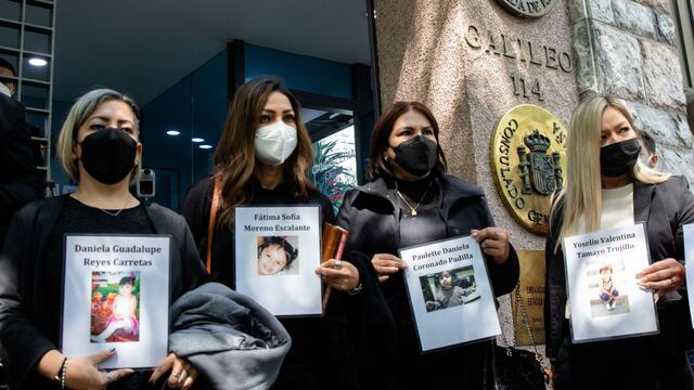 Madres de las víctimas de la Guardería ABC en le embajada de España