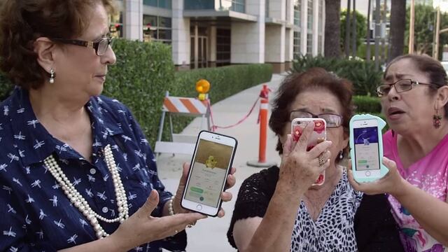 Abuelitas jugando Pokémon Go