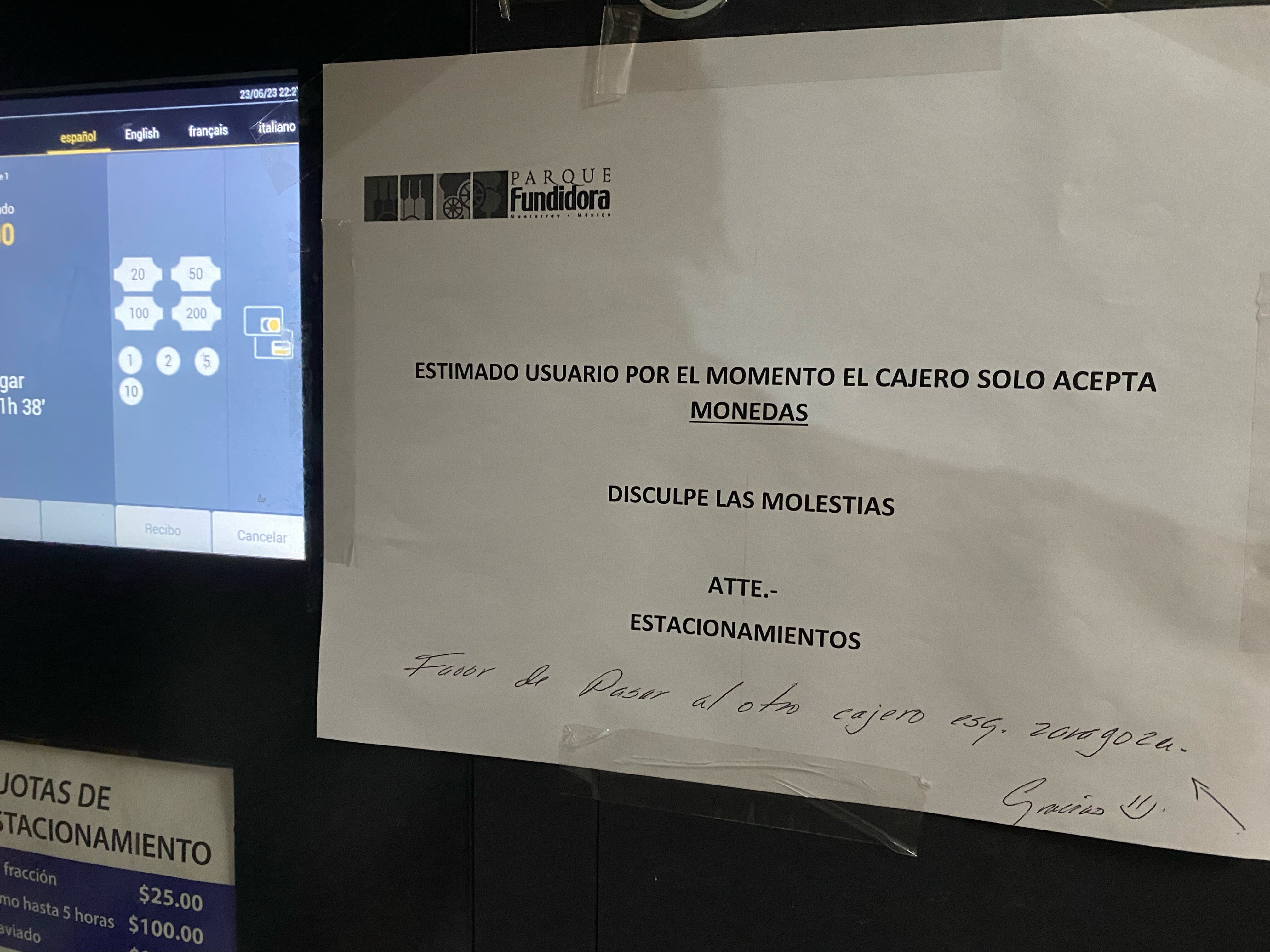 Maquina de auto cobro en el Teatro de la Ciudad