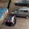 India: Se abre socavón y se traga un coche estacionado