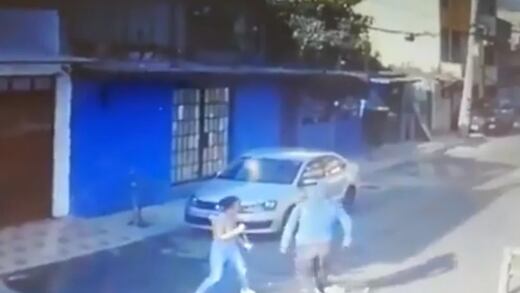 Perro defiende a mujer de asalto en CDMX