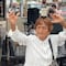 VIDEO: Abuelita echa perreo con Dani Flow y cerveza en la cabeza sin derramar una sola gota