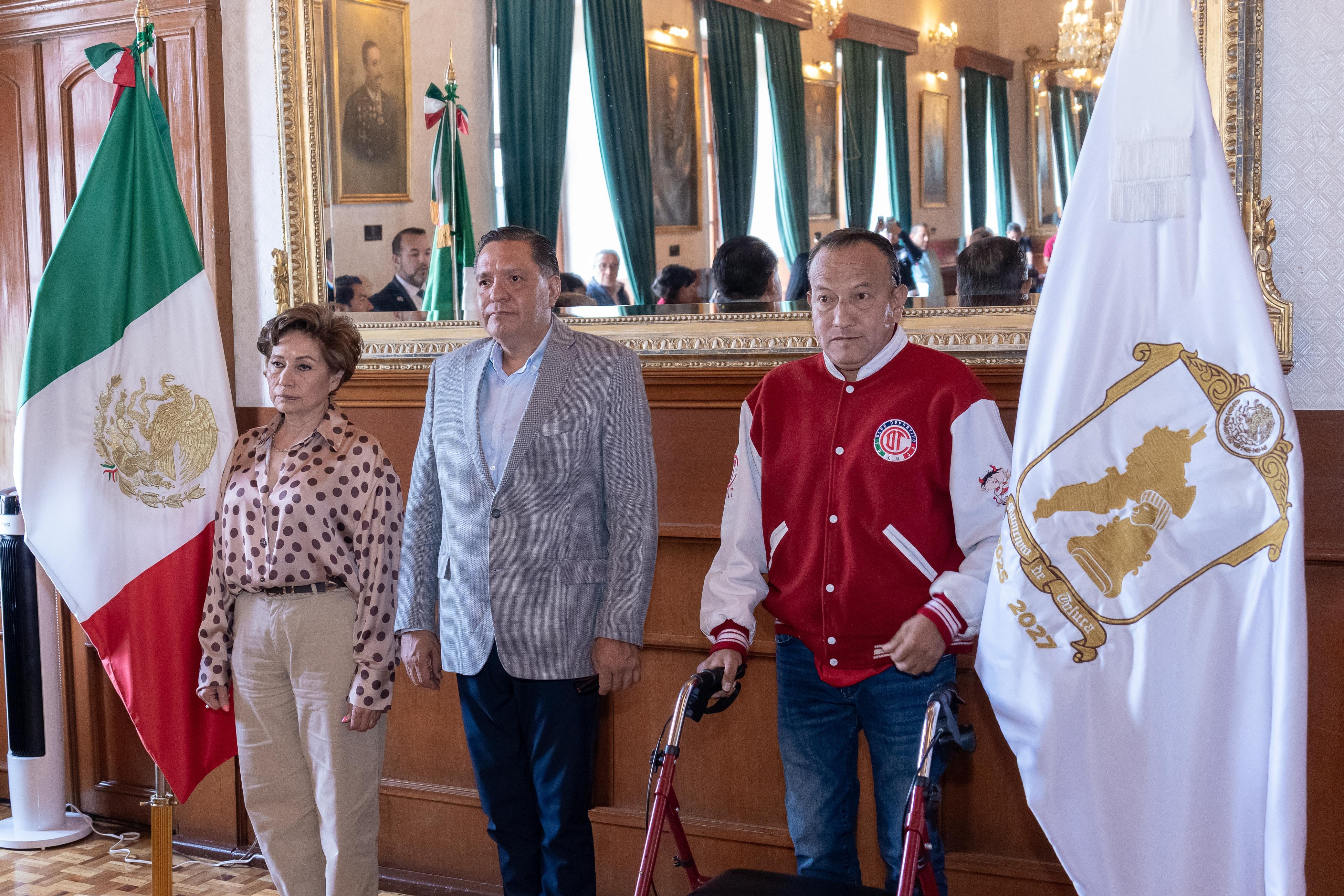 Ricardo Moreno refuerza rehabilitación de calles y bacheo en Toluca.