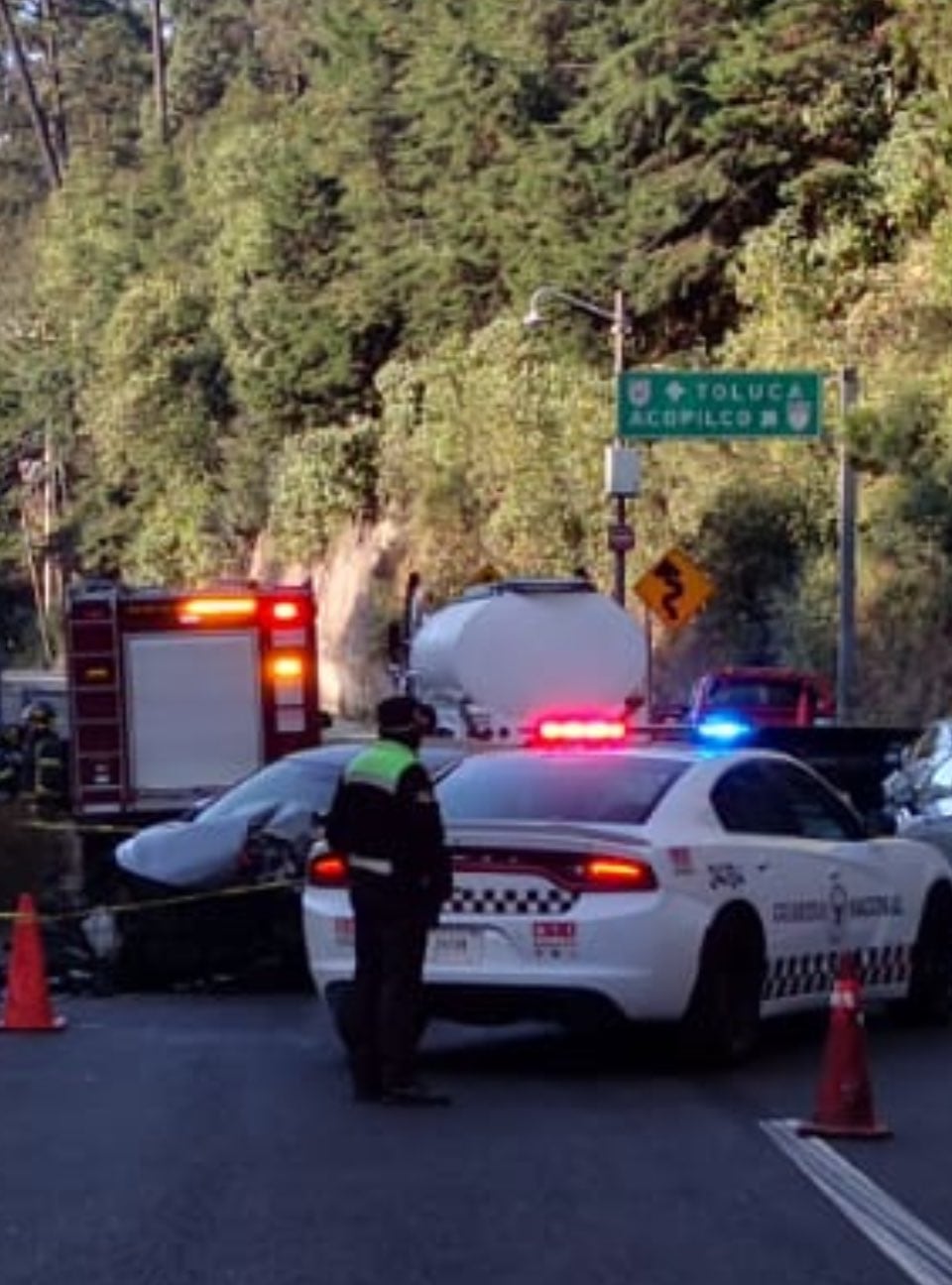 Accidente en autopista México-Toluca deja a hombre muerto