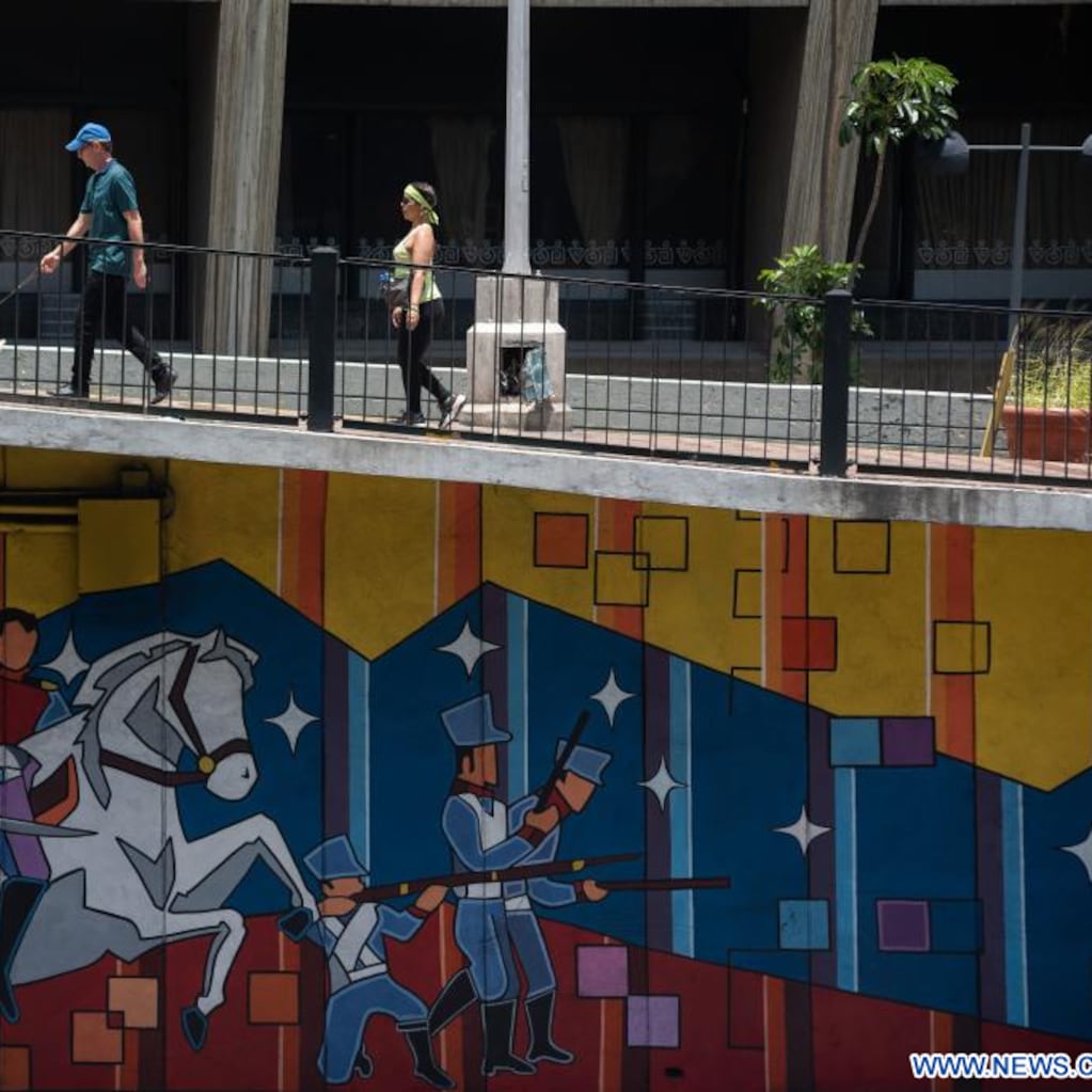 Vientres, bonos y guerra: la distopía pronatalista de Estados Unidos