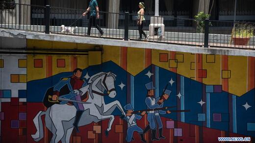 Vientres, bonos y guerra: la distopía pronatalista de Estados Unidos