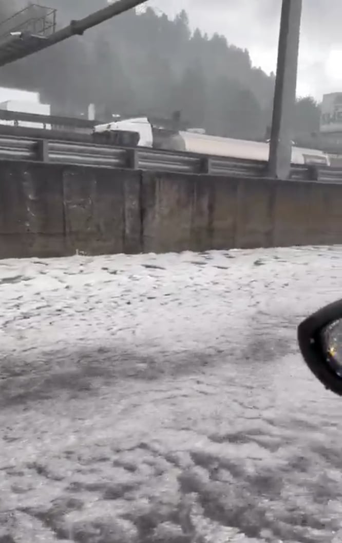 La Marquesa se pinta de blanco tras intensa granizada de esta tarde