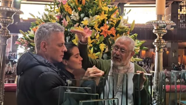 Alexis Ayala y Cinthia Aparicio reciben la bendición previo a su boda