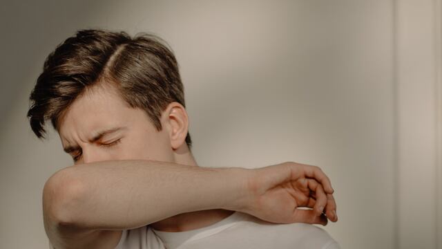 Hombre presentaba síntomas de gripe por alergia a orgasmos