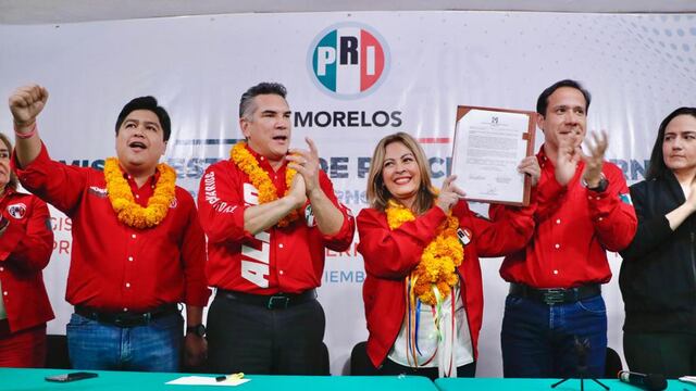 Lucy Meza recibe constancia de precandidata del PRI