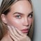 Belinda se convirtió en maleta para huir de las preguntas sobre Christian Nodal y Ángela Aguilar