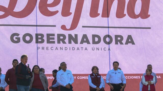 Maestra Delfina Gómez candidata a la gubernatura del Estado de México, acompañada por Mario Delgado y Horacio Duarte