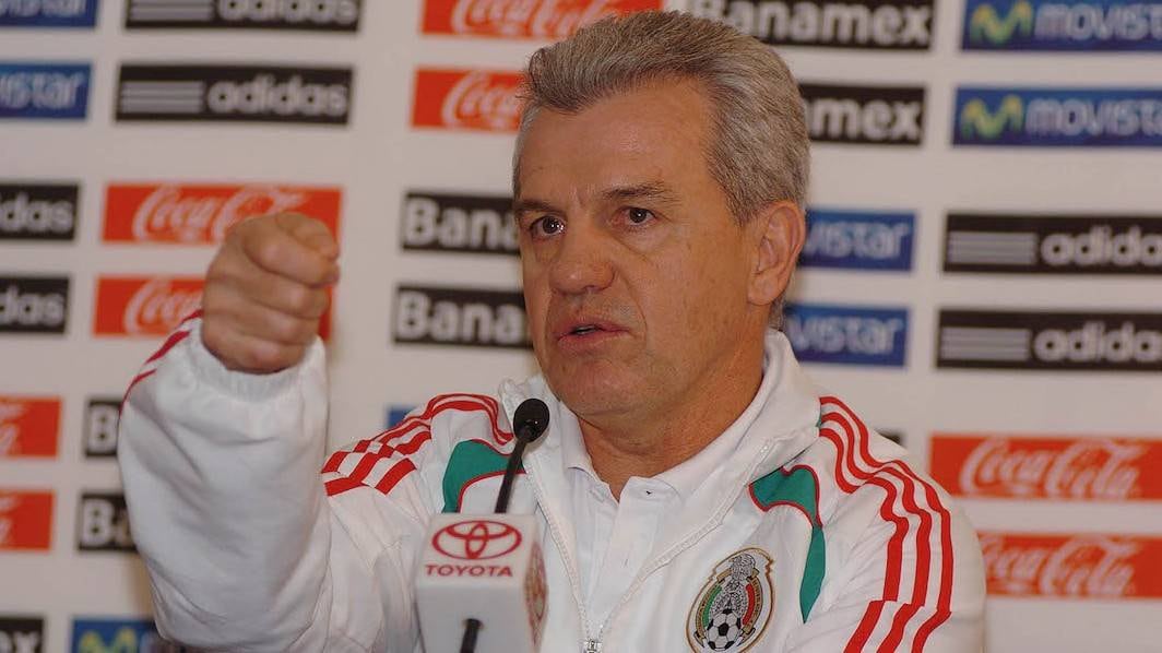 Aguirre durante una conferencia de prensa con el TRI.