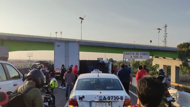 Circuito Exterior Mexiquense un tráiler embiste a varios vehículos en caseta de Las Américas, Ecatepec
