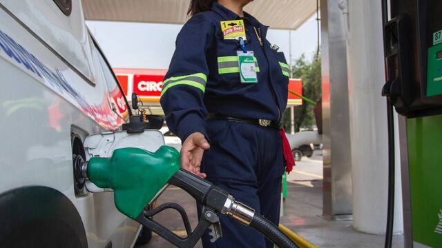 Gasolinería. Reclamos por aumento a precios de combustible.